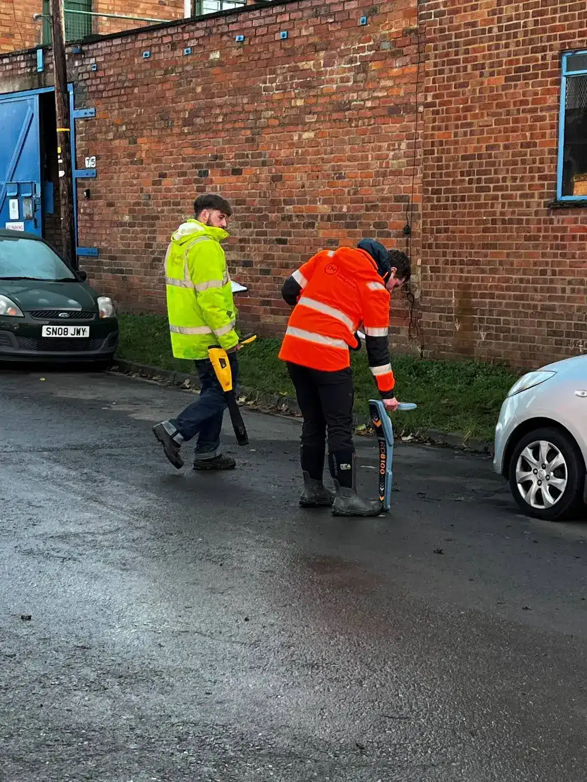 Sygma Solutions specialist trainer demonstrating advanced EM equipment