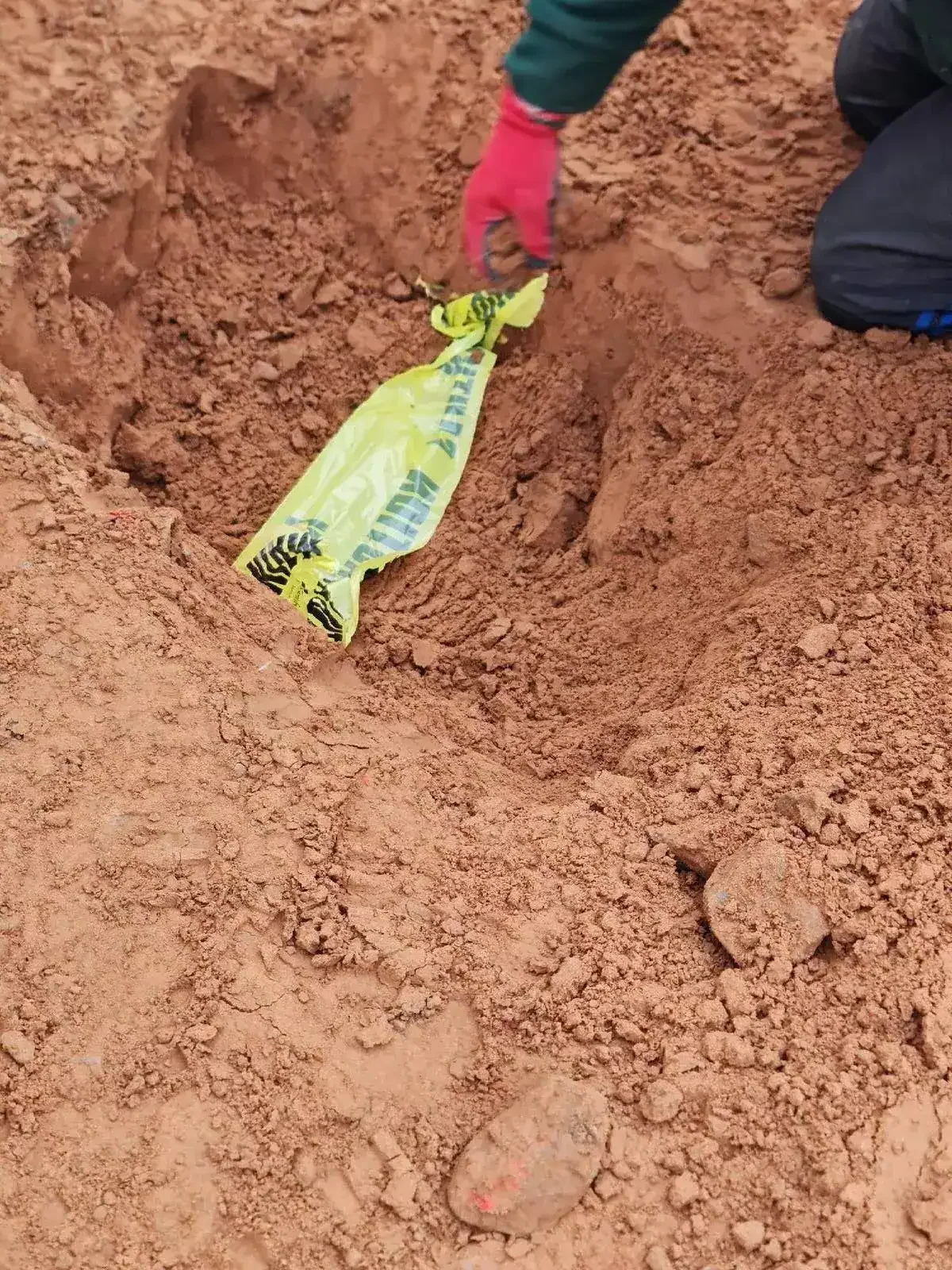 Safe excavation technique demonstration